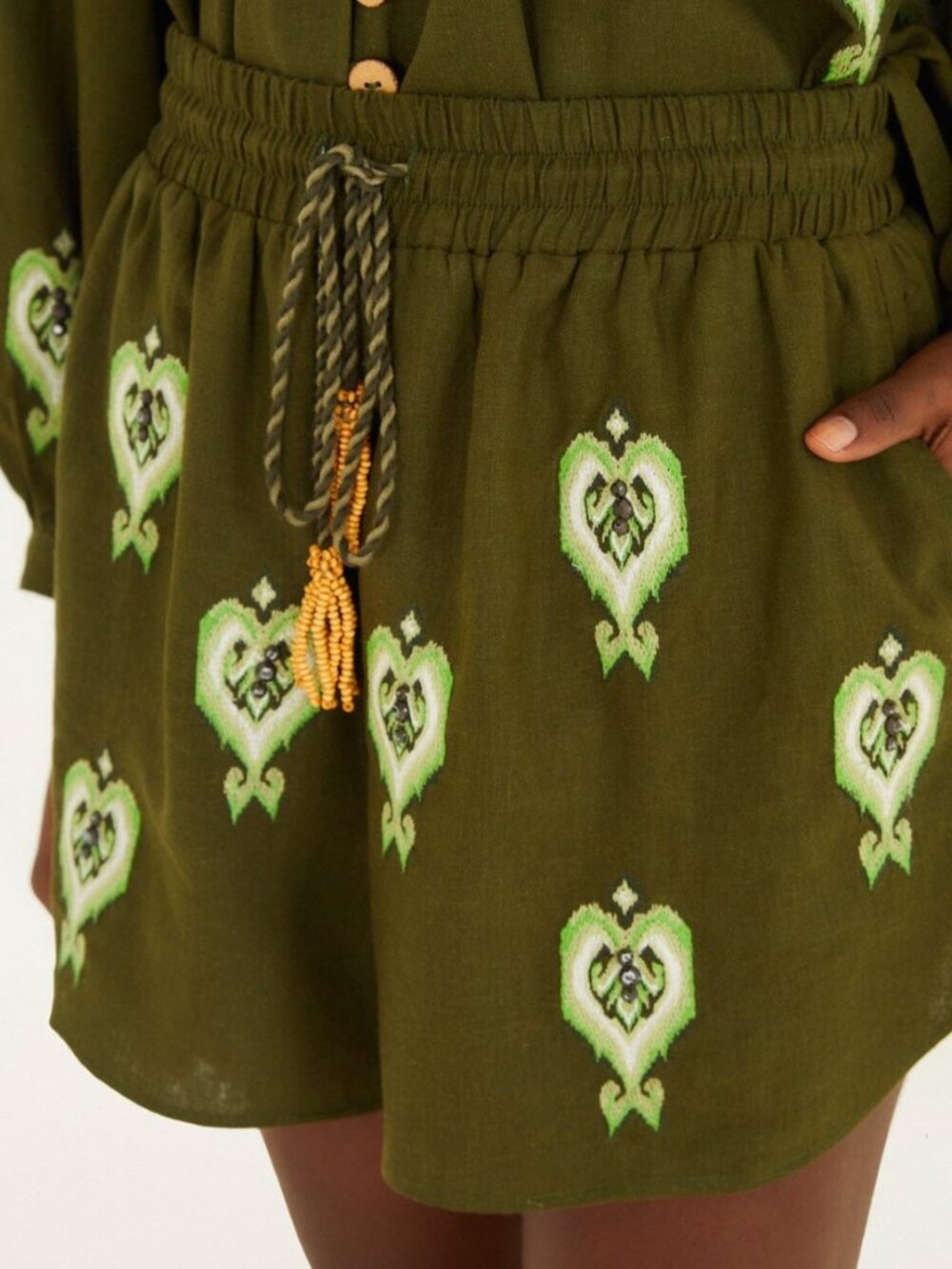 Green Heart Tapestry Embroidered Shorts - Picture 2 of 3